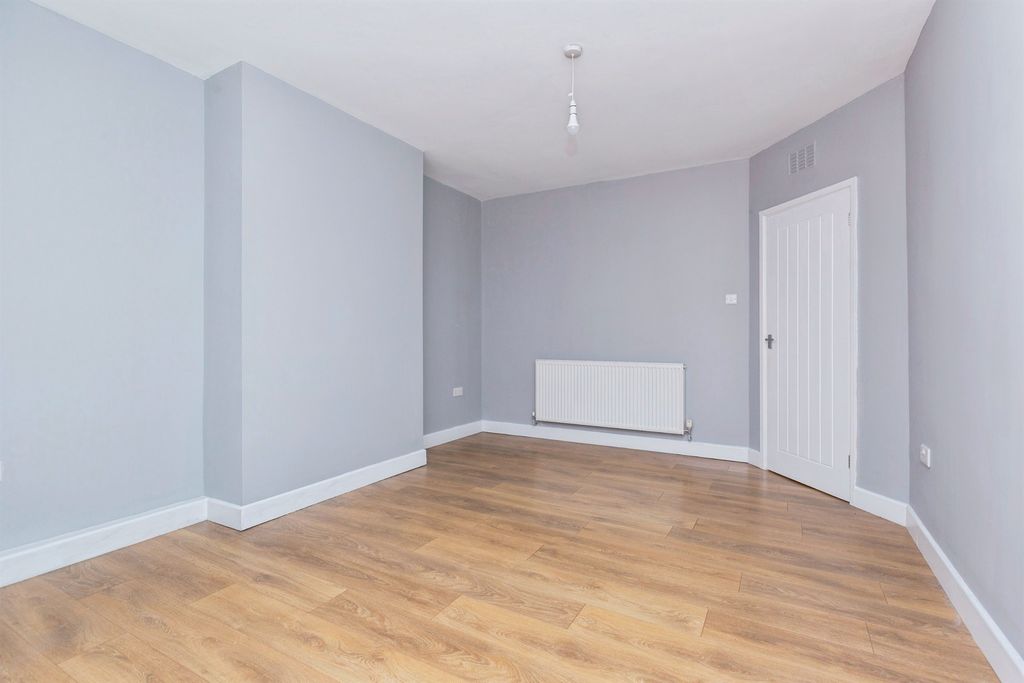 Property photo 2 of 17 Lounge