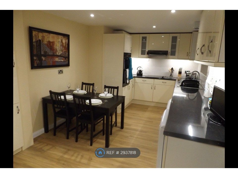 Property photo 1 of 10 Spacious Kitchen-Diner, Lvt Flooring