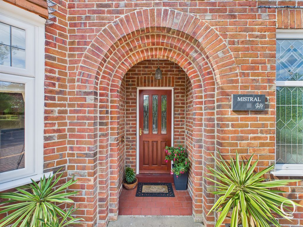 Property photo 2 of 23