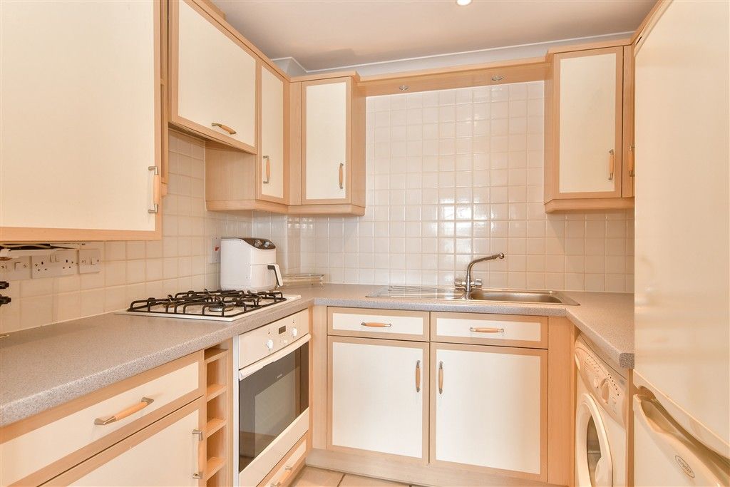 Property photo 2 of 7 Kitchen
