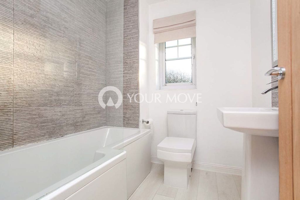 Property photo 3 of 11 Bathroom/Shower/Wc