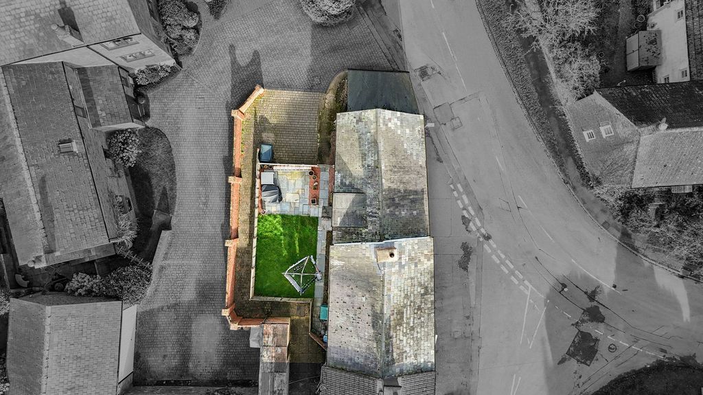 Property photo 3 of 27