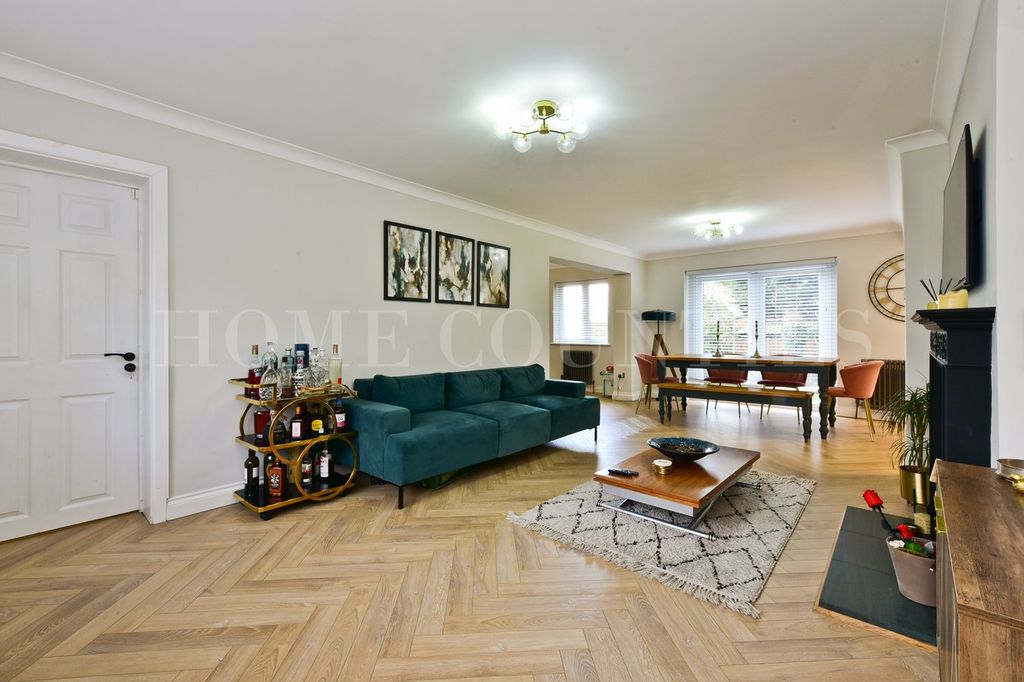 Property photo 2 of 39