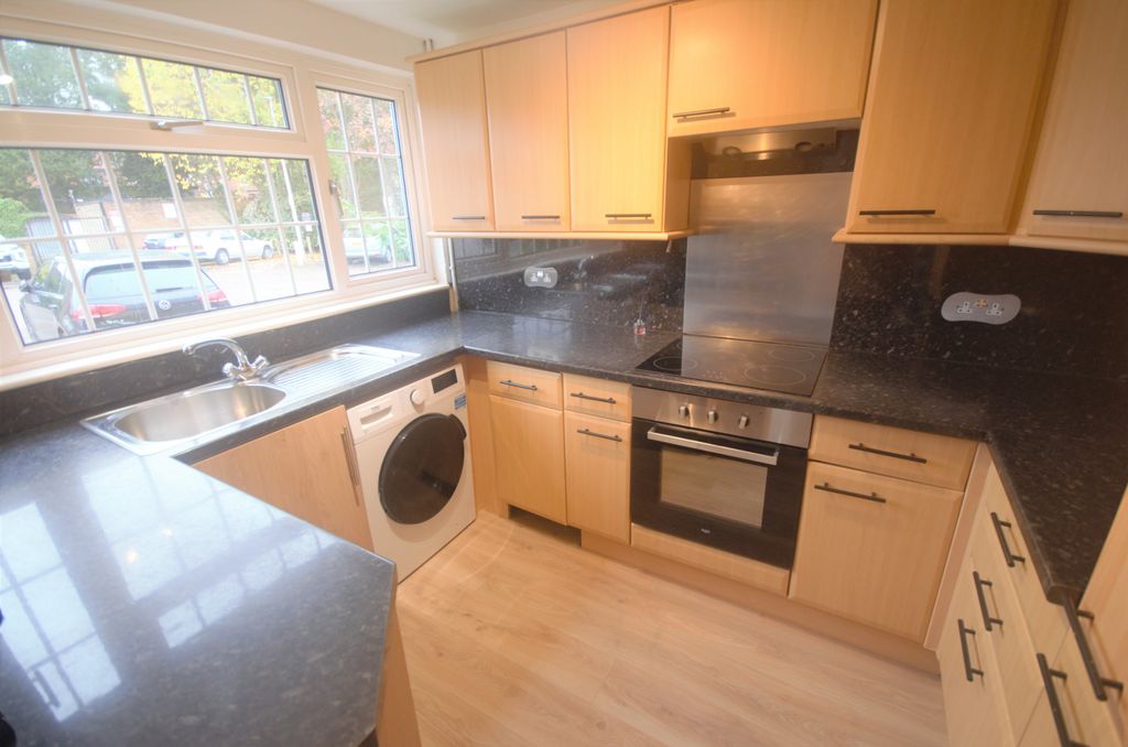 Property photo 1 of 14 Three Bedroom House