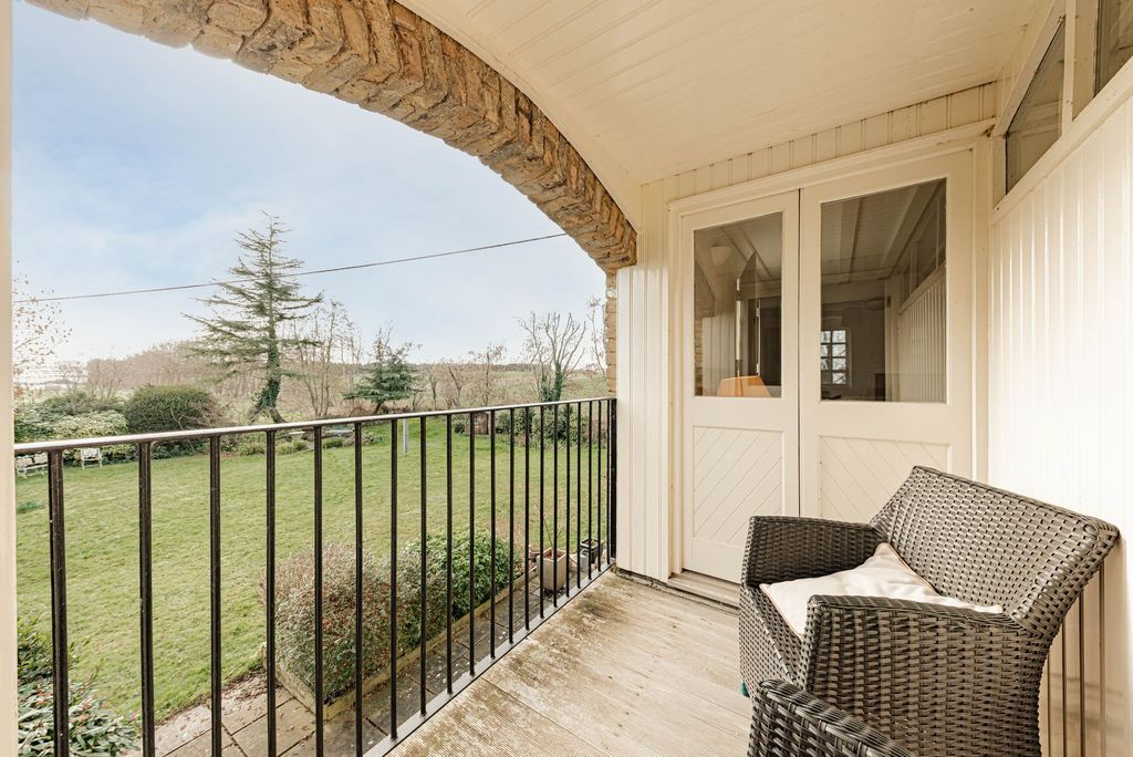 Property photo 3 of 49 Balcony (1)