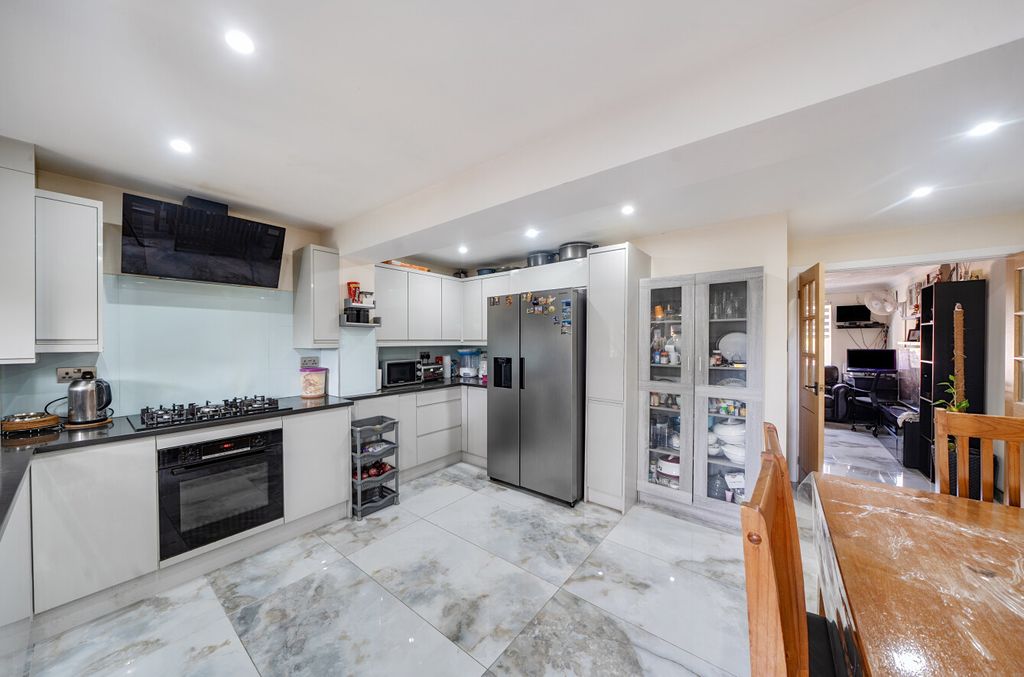 Property photo 3 of 12 1522518-13-6Aac3B...