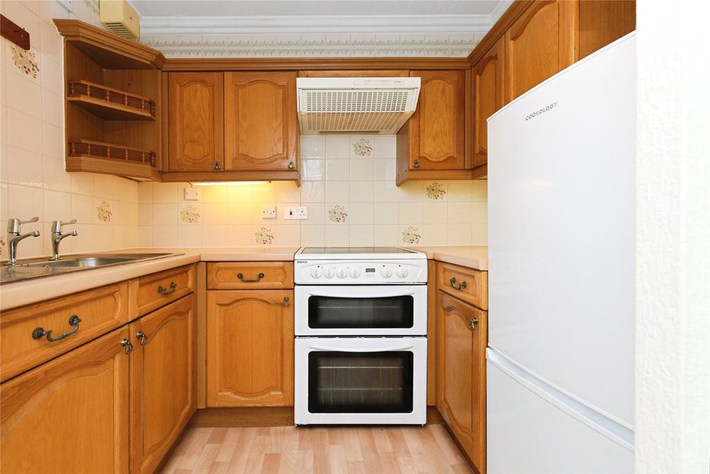 Property photo 3 of 11 Kitchen