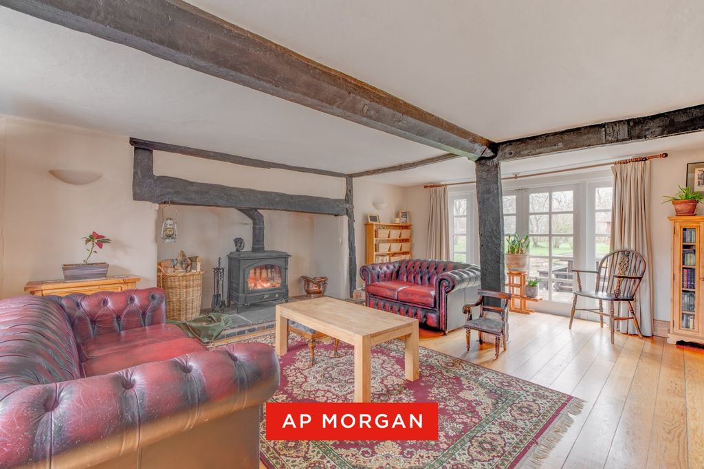 Property photo 2 of 28 Picture No. 15