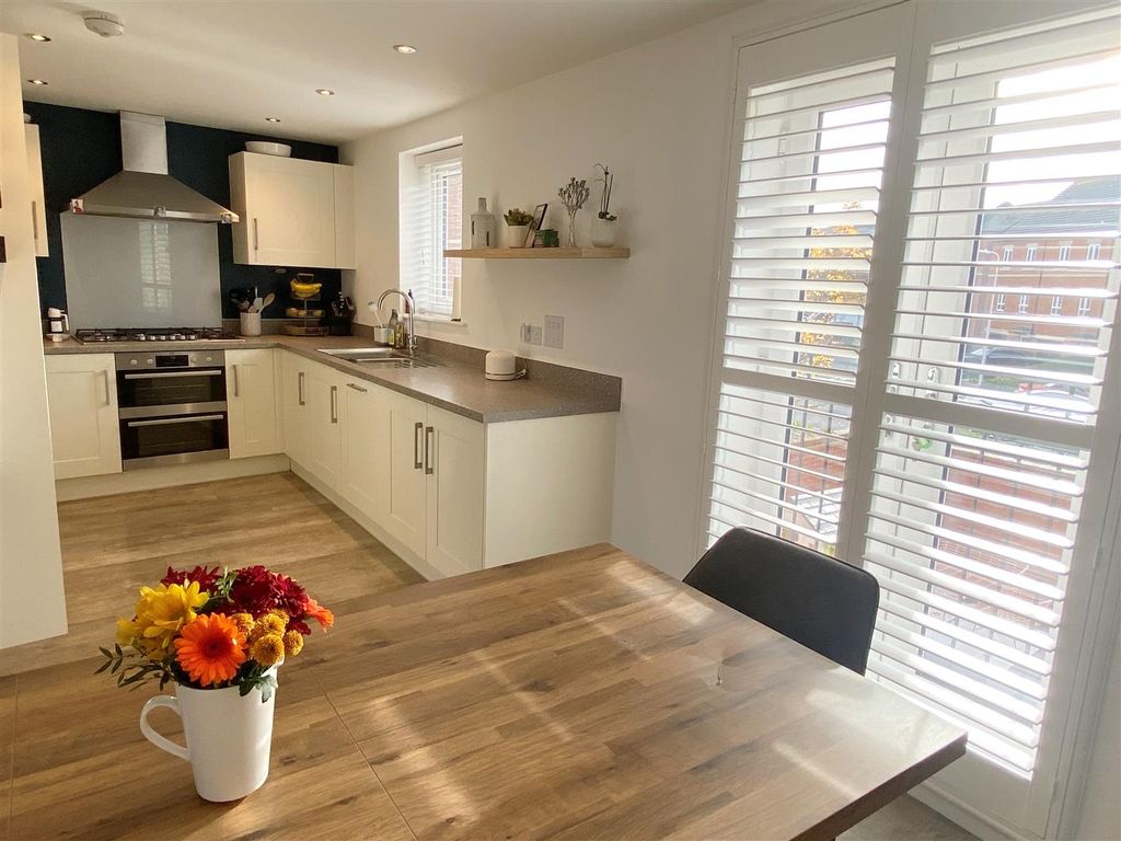 Property photo 2 of 22 Kitch - Break 1.Jpg