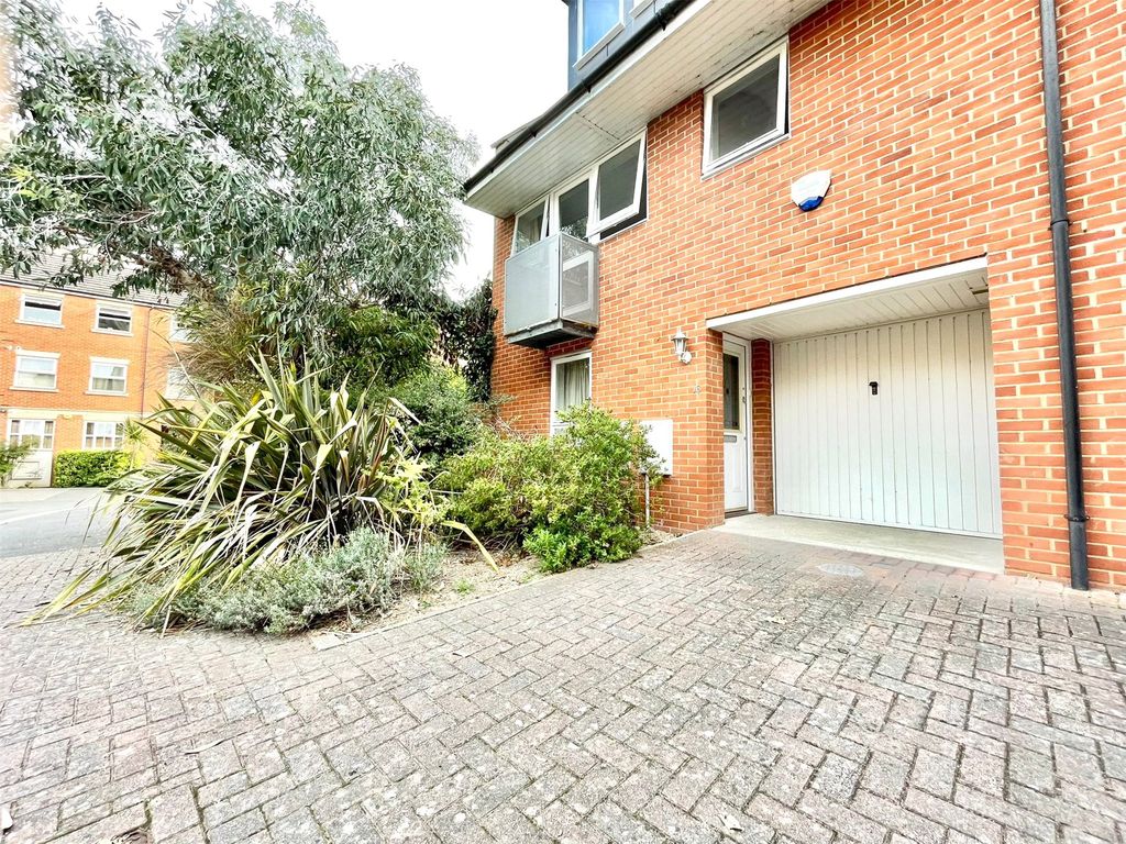 Property photo 1 of 6 Front