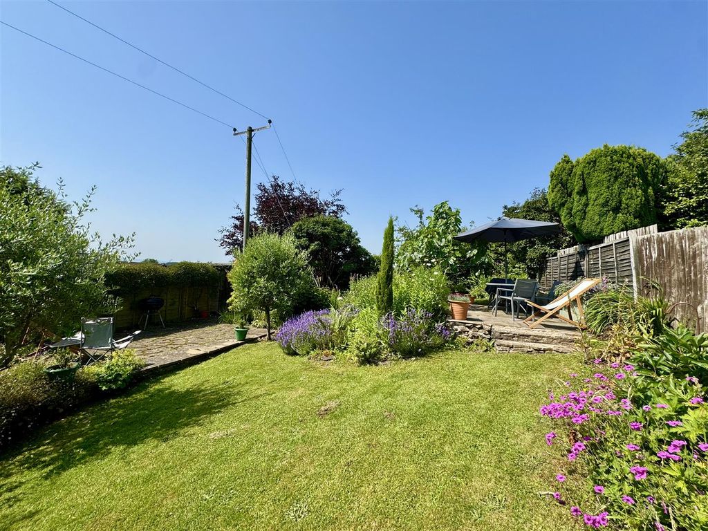 Property photo 2 of 23 Gardens