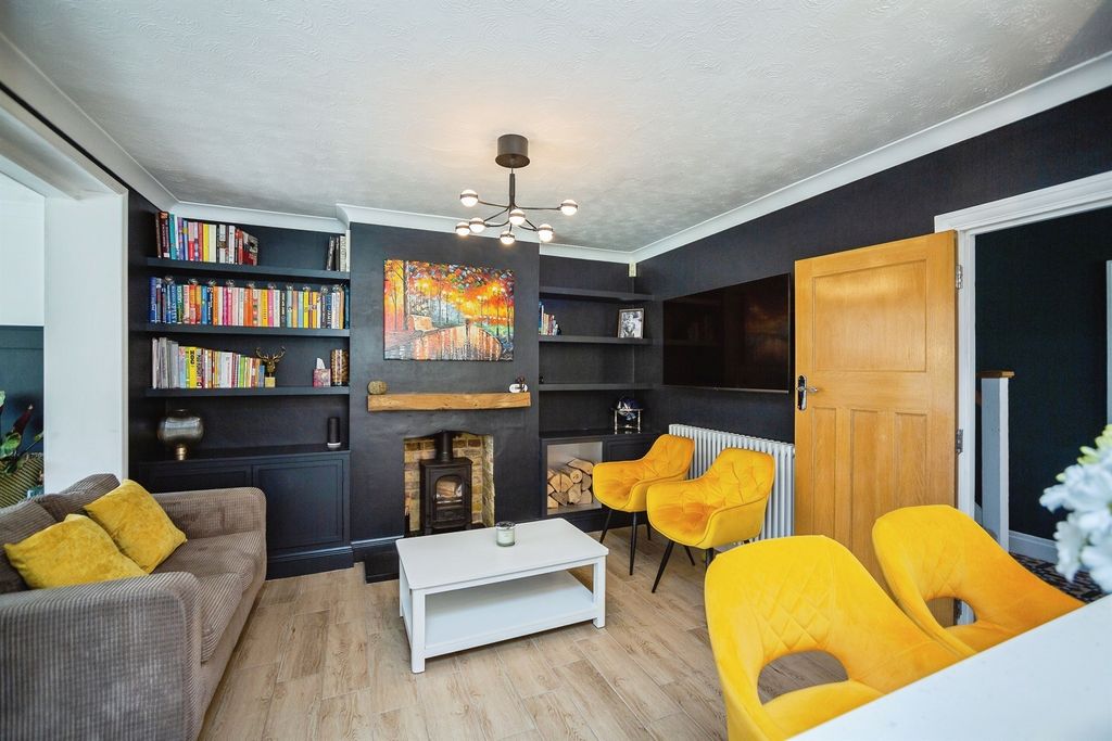 Property photo 2 of 17