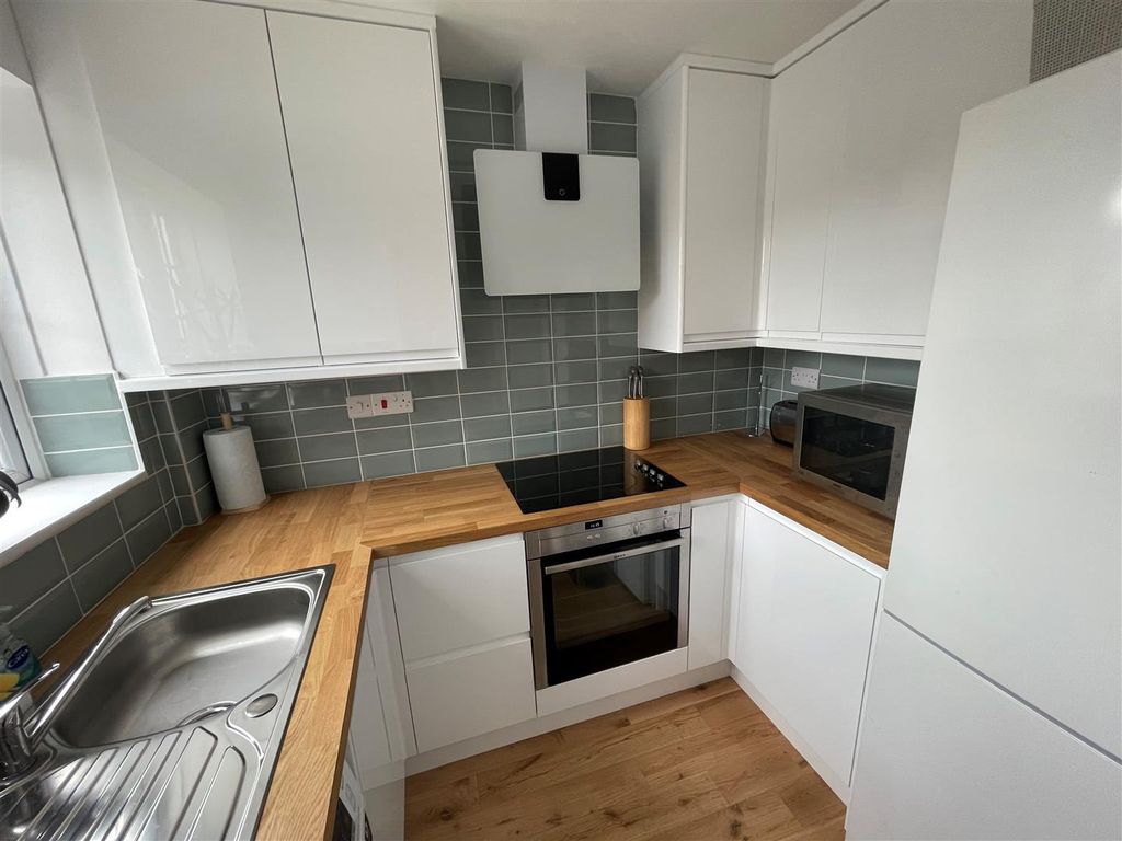 Property photo 3 of 13 Kitchen 1.Jpg