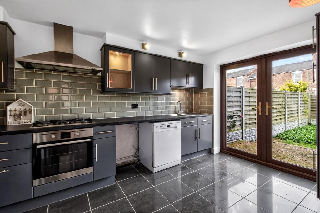 Property photo 2 of 15 19Devonshireway-15.Jpg