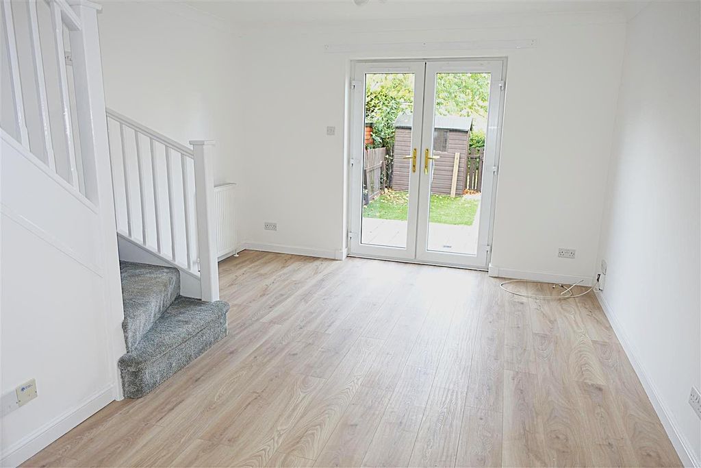 Property photo 2 of 12 Lounge.Jpg