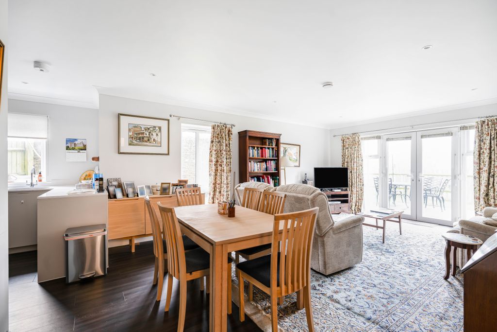 Additional image 4 of 2 bed flat for saleFarnham Road, Liss, Hampshire GU33