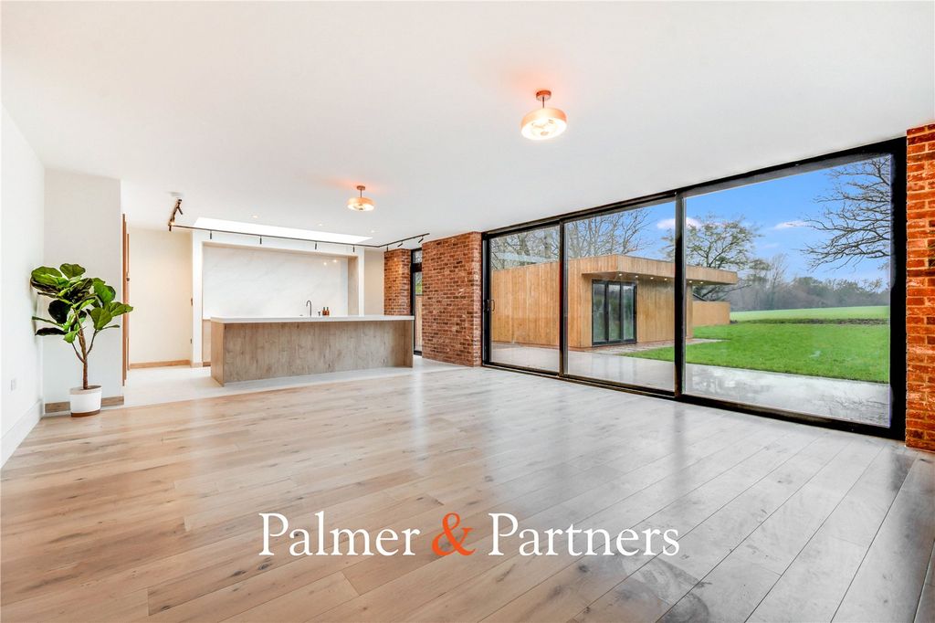 Property photo 3 of 40 Picture No. 25