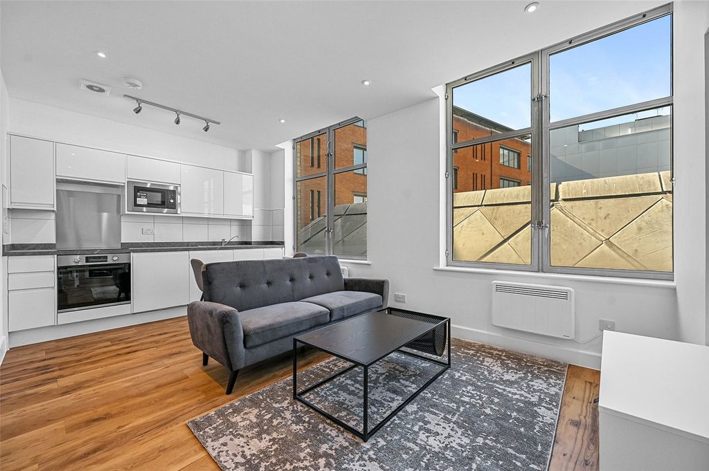 Property photo 1 of 10 Reception/ Kitchen