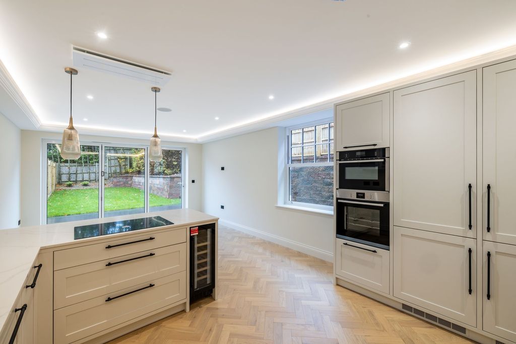 Property photo 3 of 25