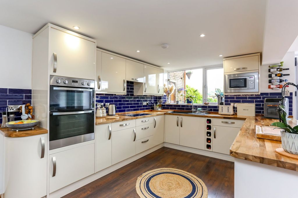 Property photo 3 of 38