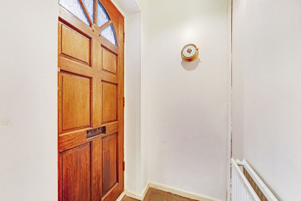 Property photo 3 of 21 Photograph 4