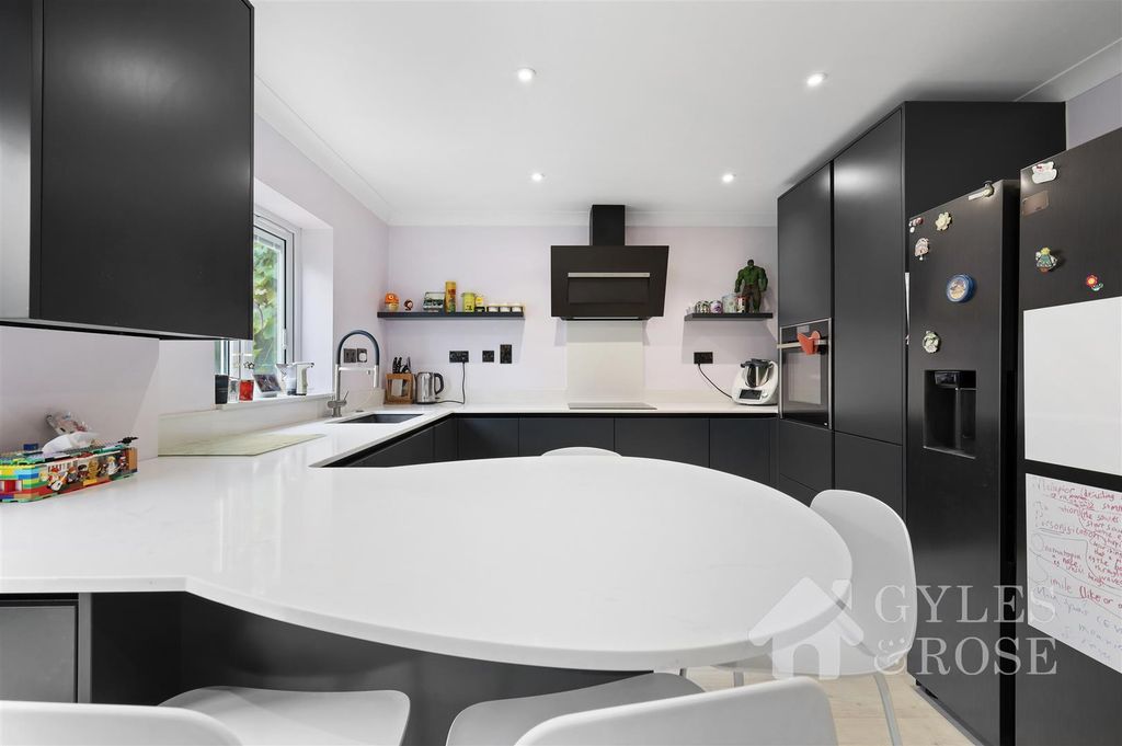 Property photo 3 of 21 Kitchen