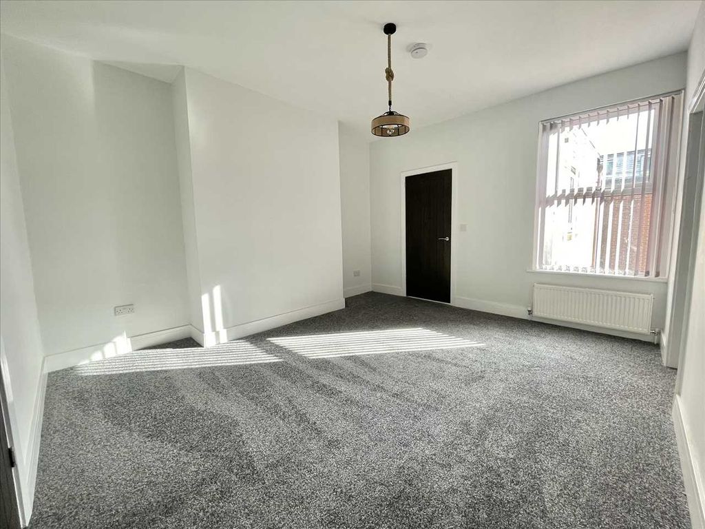 Property photo 3 of 13 Lounge (Rear)