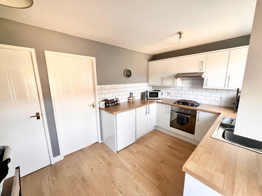 Property photo 2 of 10 Kitchen
