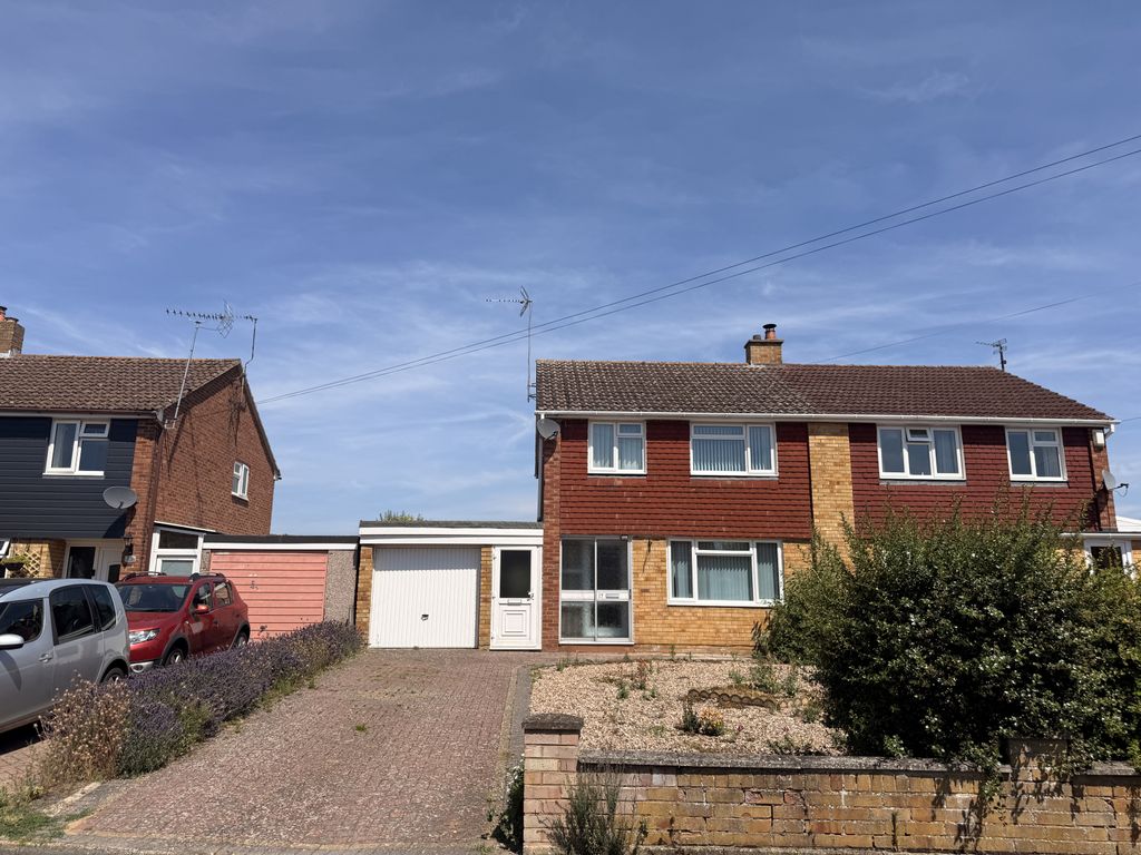 Property photo 1 of 32 3 Bedroom Semi Detached For Sale