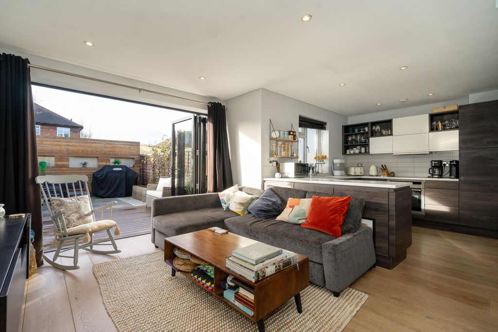 Property photo 3 of 12