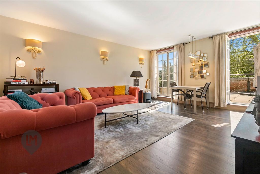 Property photo 1 of 10 Living/Dining Room
