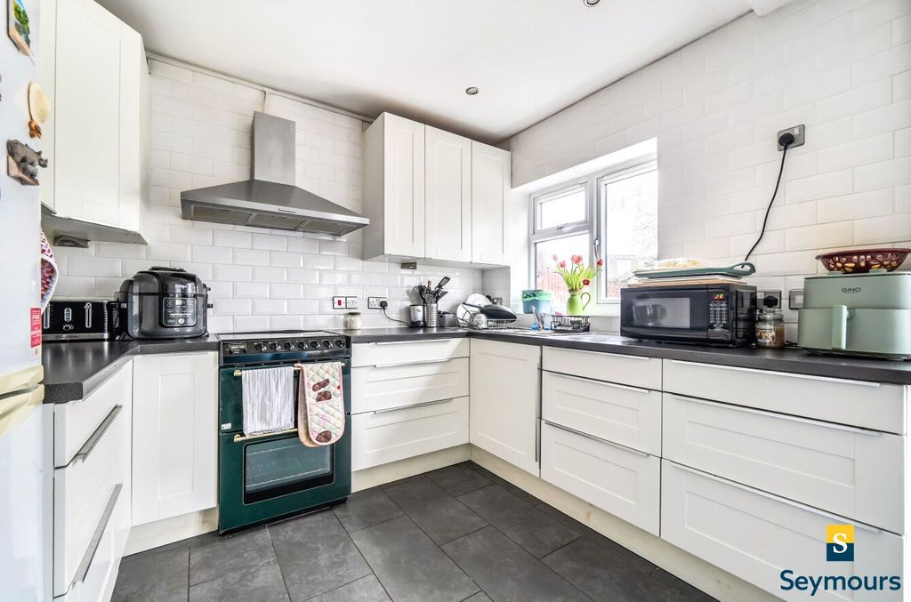 Property photo 2 of 16 Kitchen