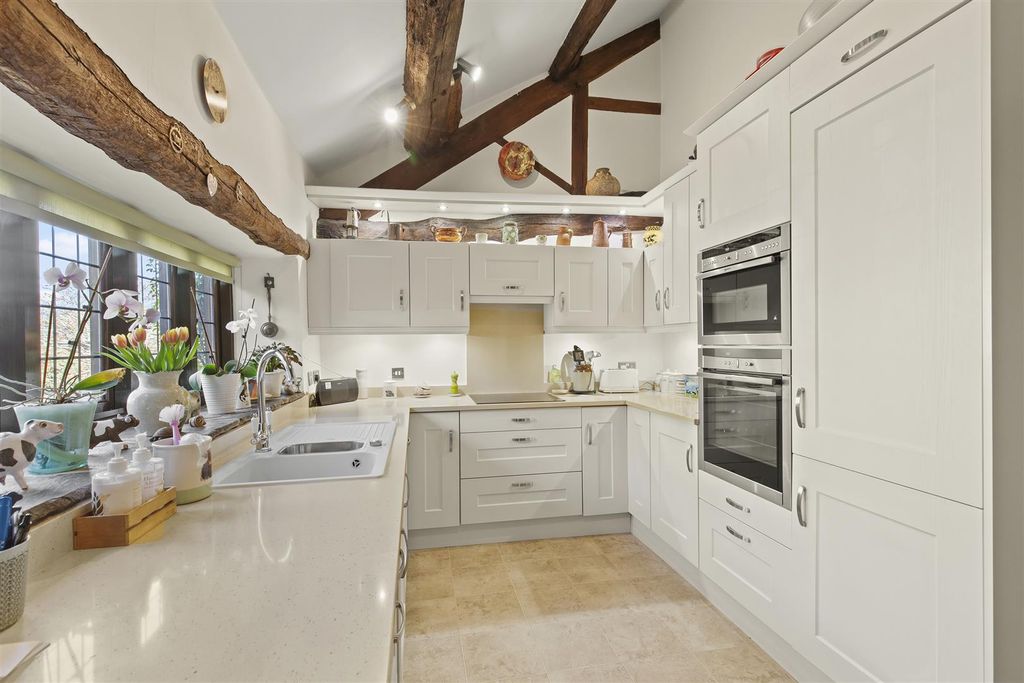 Property photo 3 of 33 Kitchen