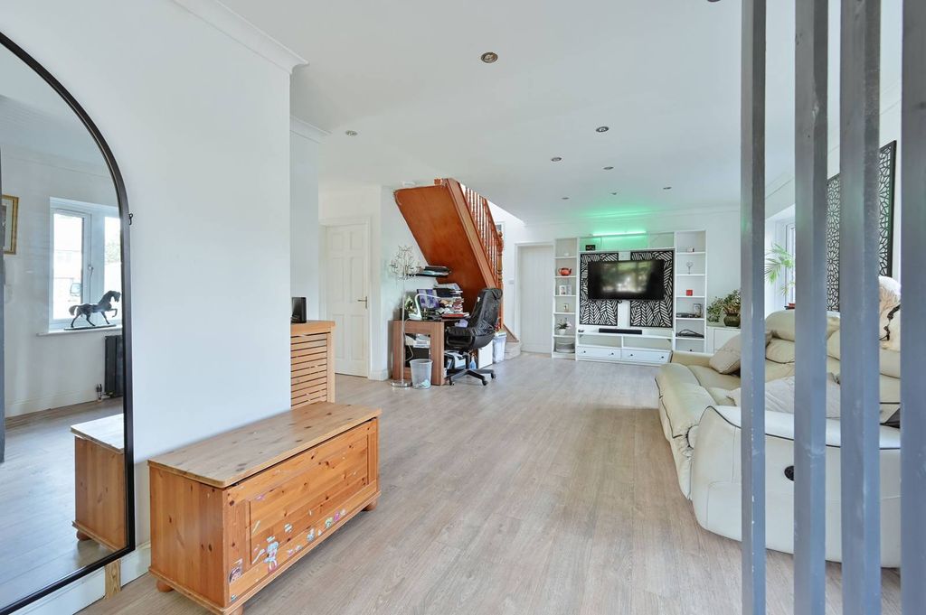 Property photo 1 of 35