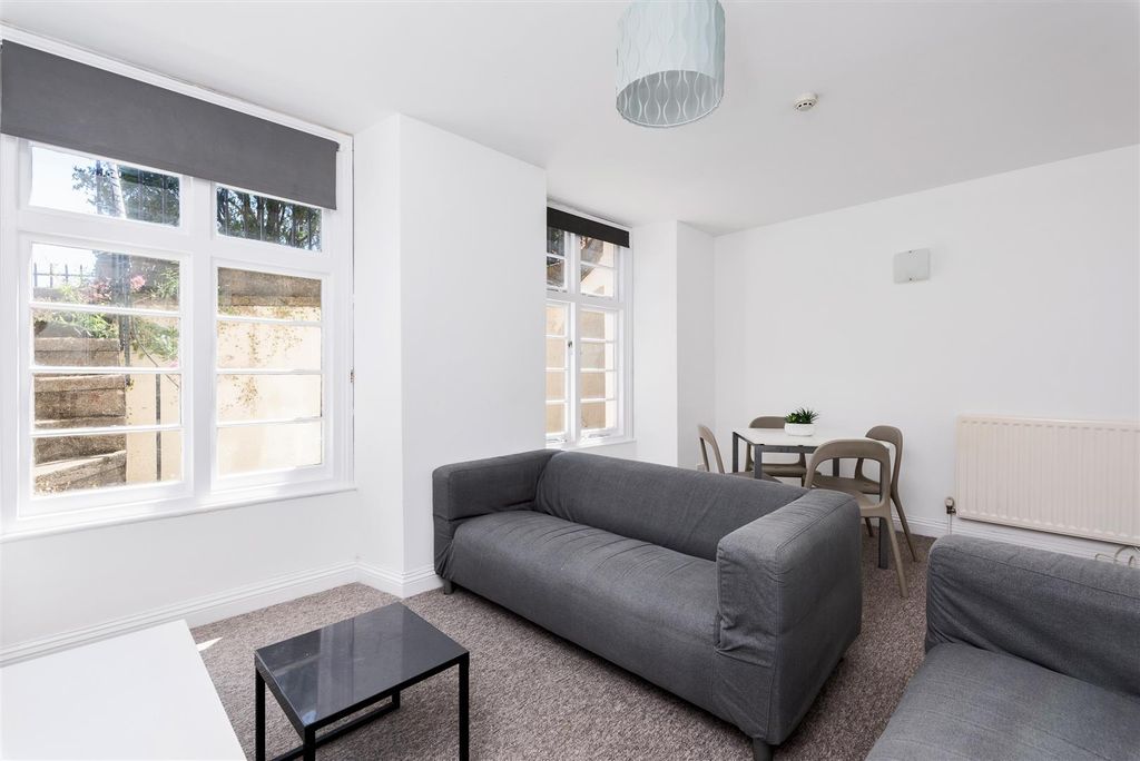 Property photo 3 of 11 Flat 1, 13 Charlotte Street, Bristol Bs1 5Pp-5.Jpg
