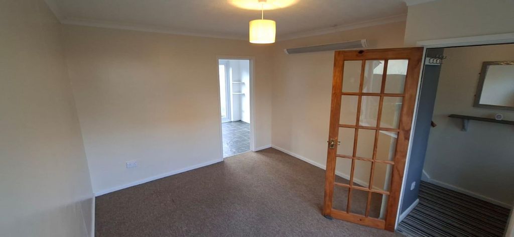 Property photo 2 of 10 837Fd6ee-2279-4Df9-8Af8-924861164d80.Jpg