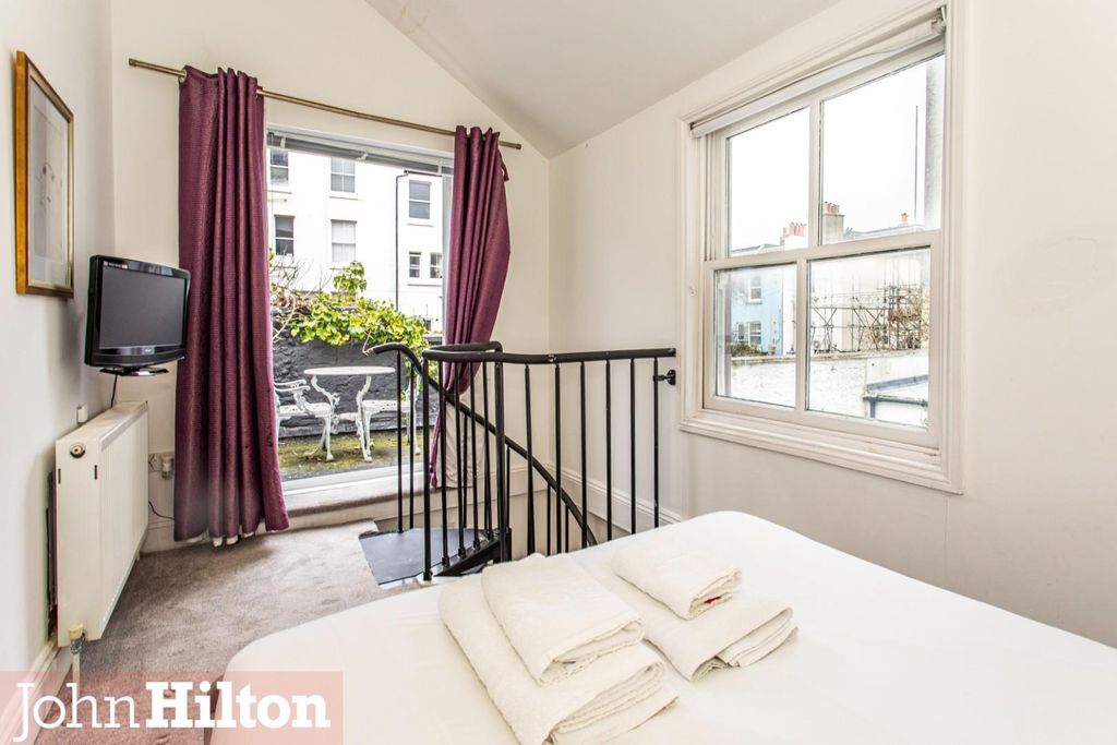 Property photo 2 of 20 Devonshire Place-33.Jpg