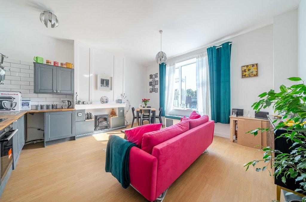 Property photo 2 of 8 1347522-11-68B5c2...