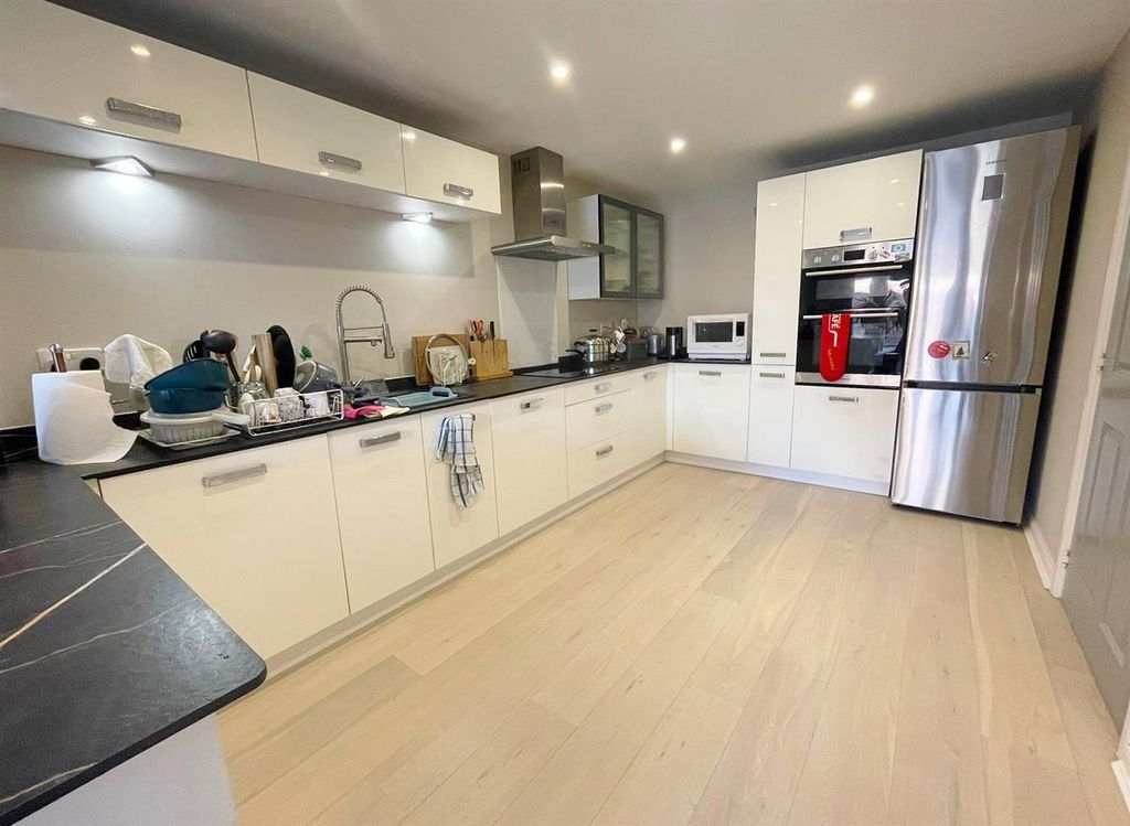 Property photo 2 of 18 Kitchen