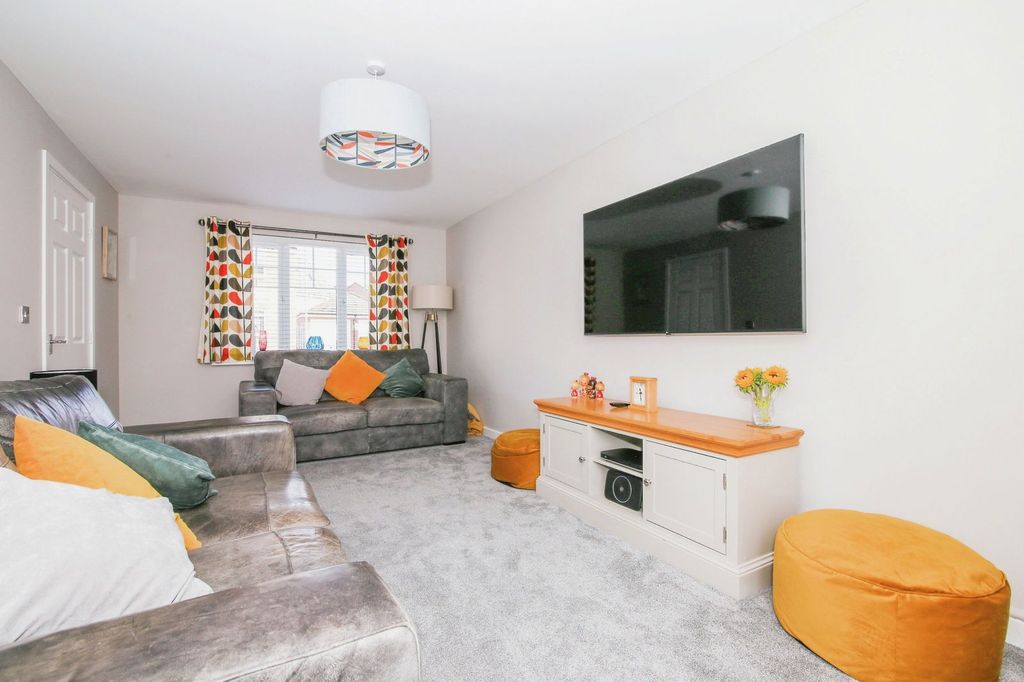 Property photo 2 of 20