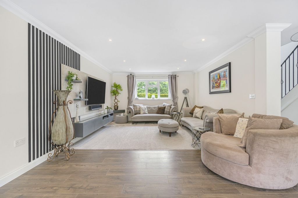 Property photo 3 of 17 Not Specified