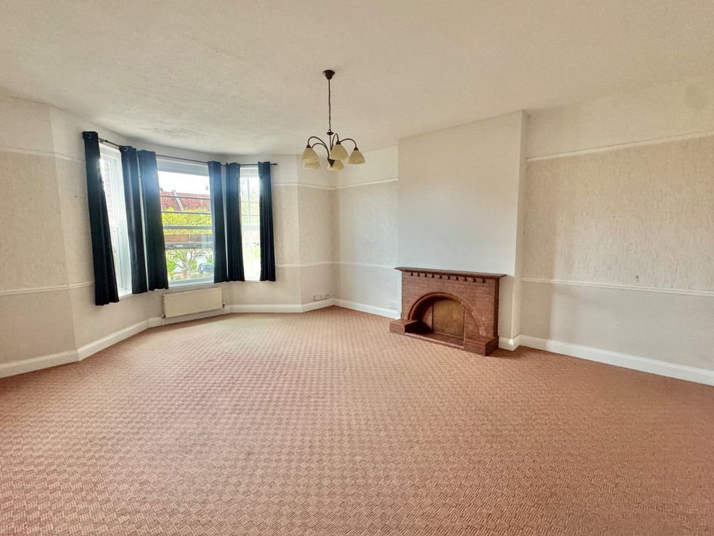 Property photo 2 of 7 Living Room