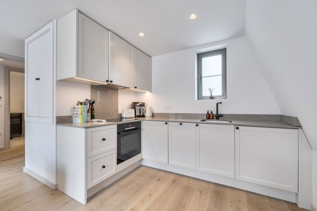 Property photo 3 of 15 1492771-10-6A580B...