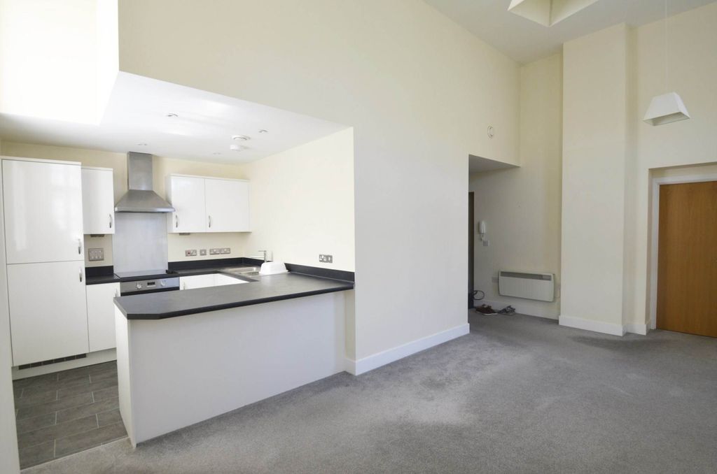 Property photo 2 of 8