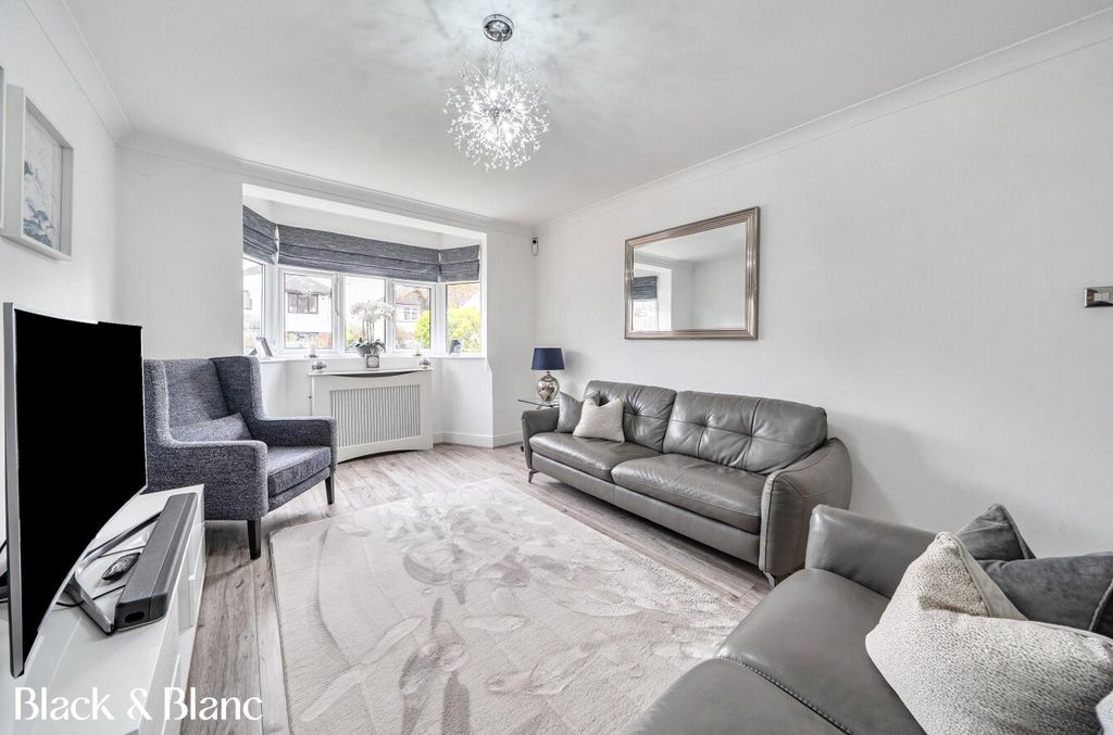 Property photo 2 of 20 Living/ Dining Room