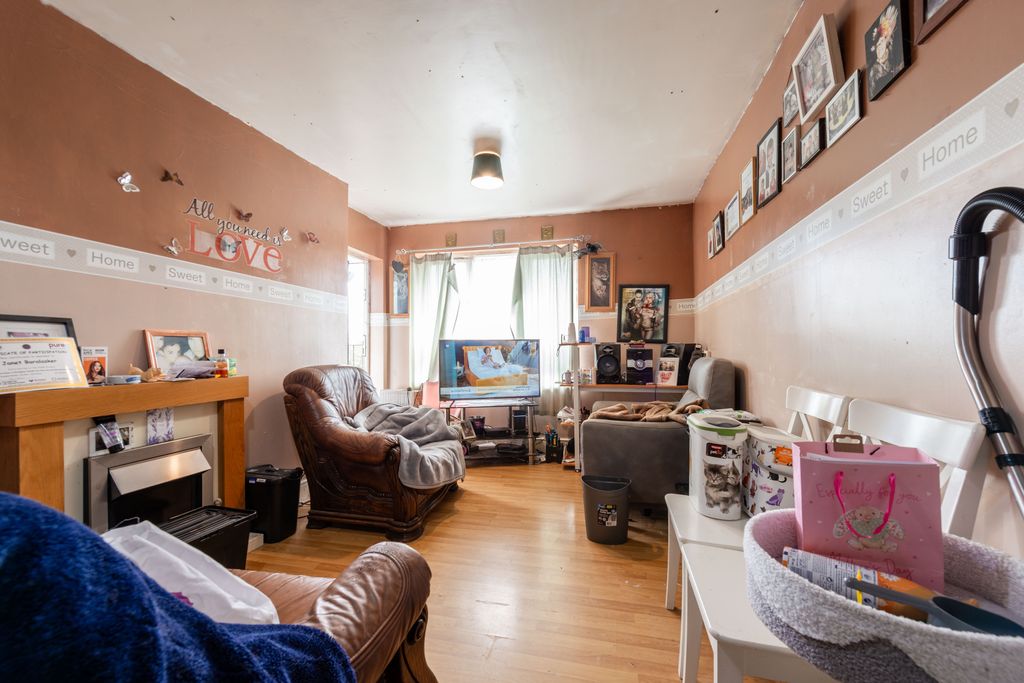 Property photo 2 of 26