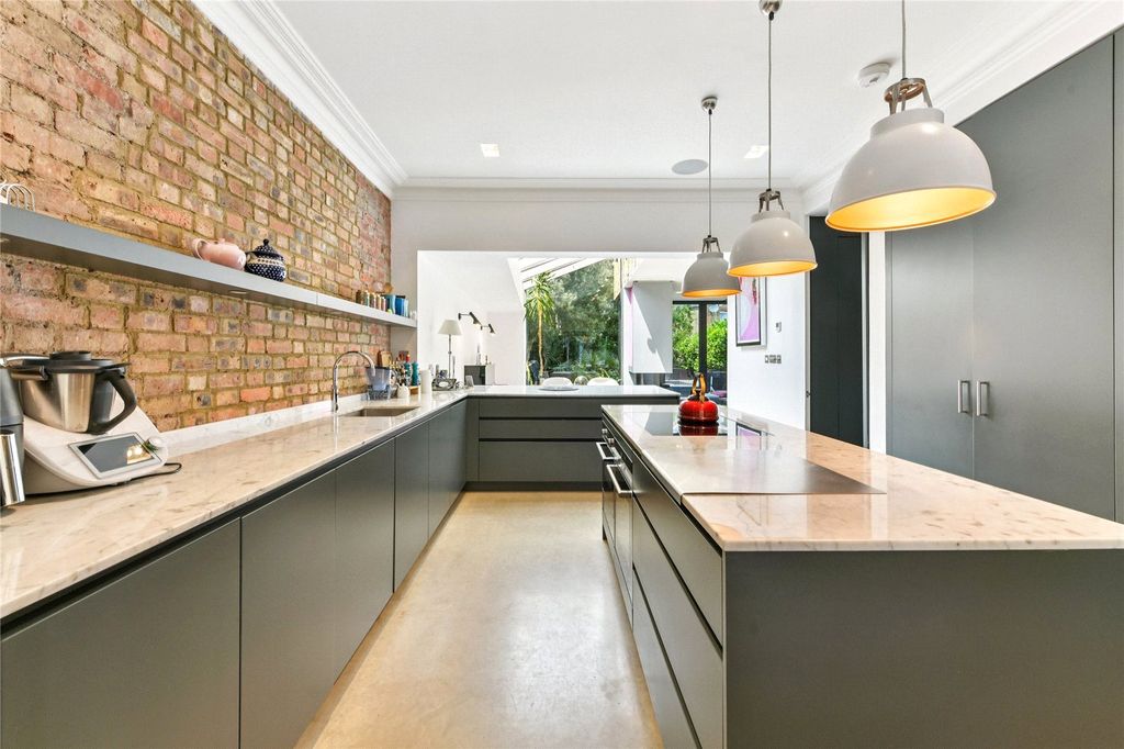 Property photo 3 of 21 Kitchen