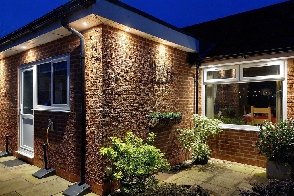 Property photo 3 of 33 Garden