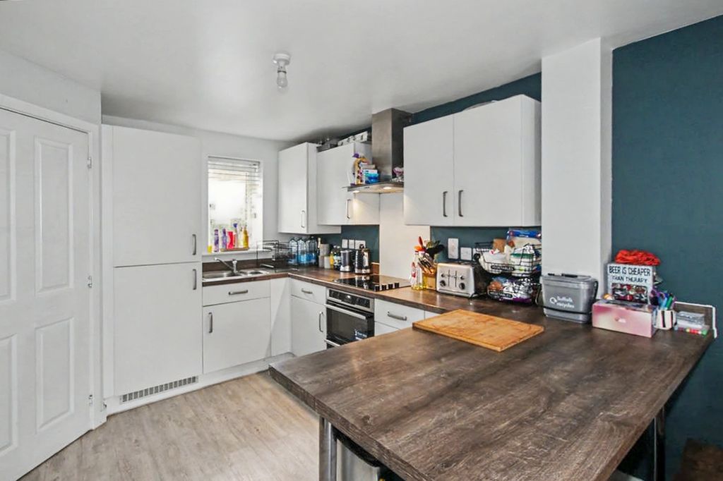 Property photo 2 of 5