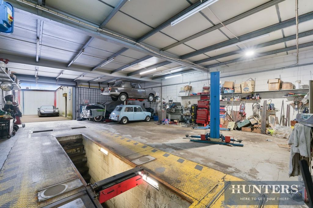 Property photo 3 of 8 Wellington Road, (3).Jpg